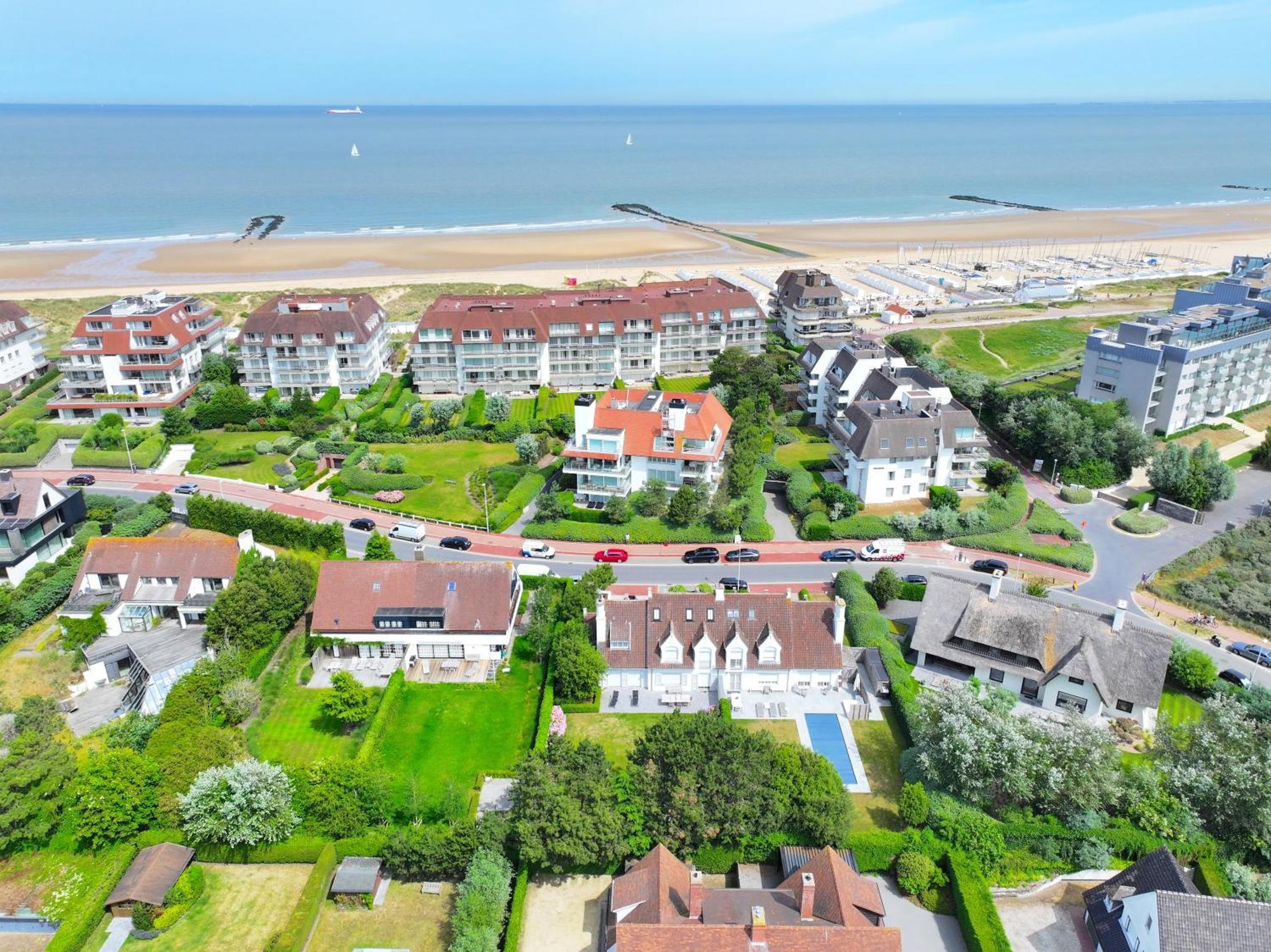 Charming Villa Near The Dunes Of Knokke Le Zoute Exterior photo